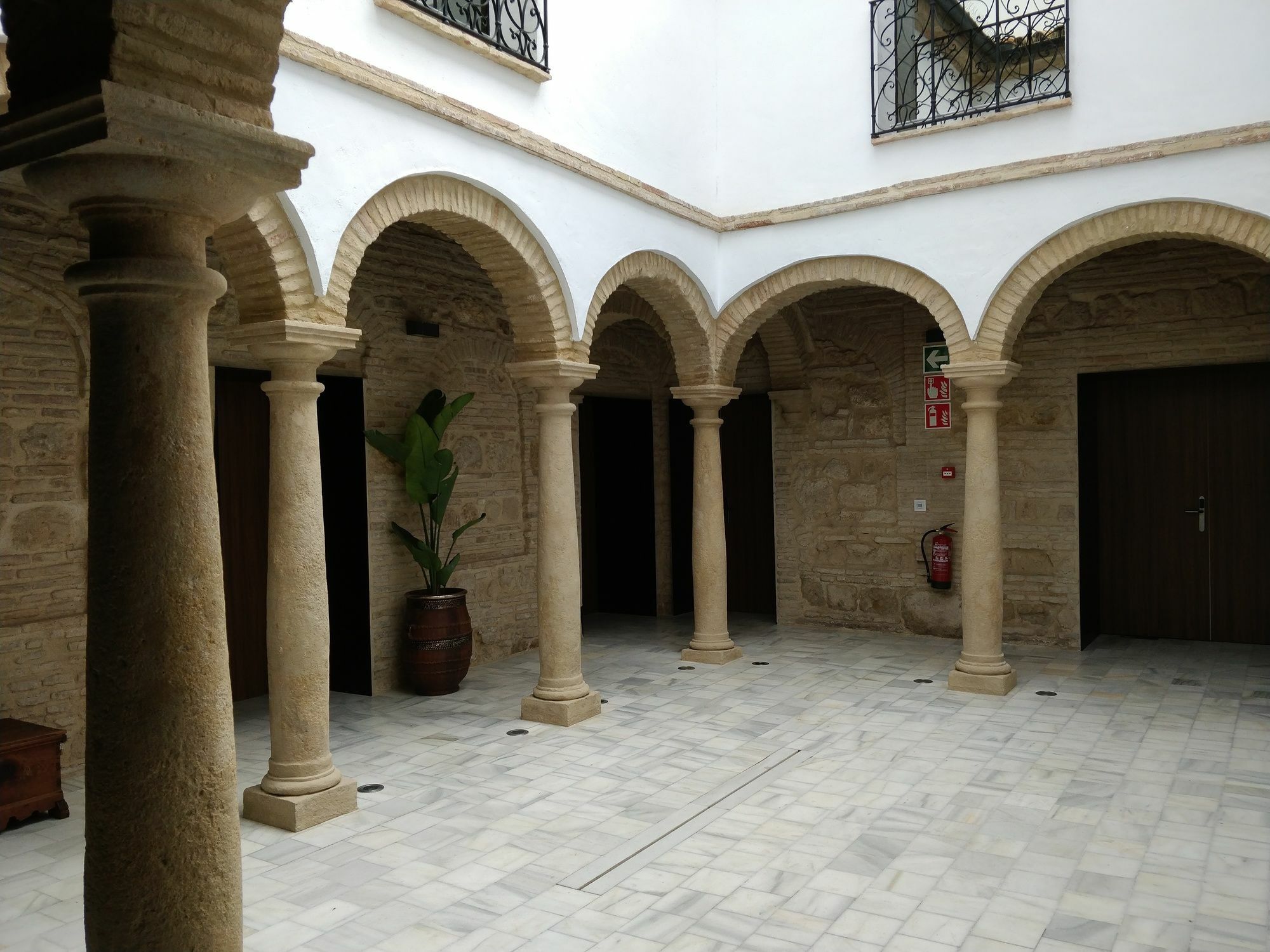 Patios Del Orfebre Hotel กอร์โดบา ภายนอก รูปภาพ